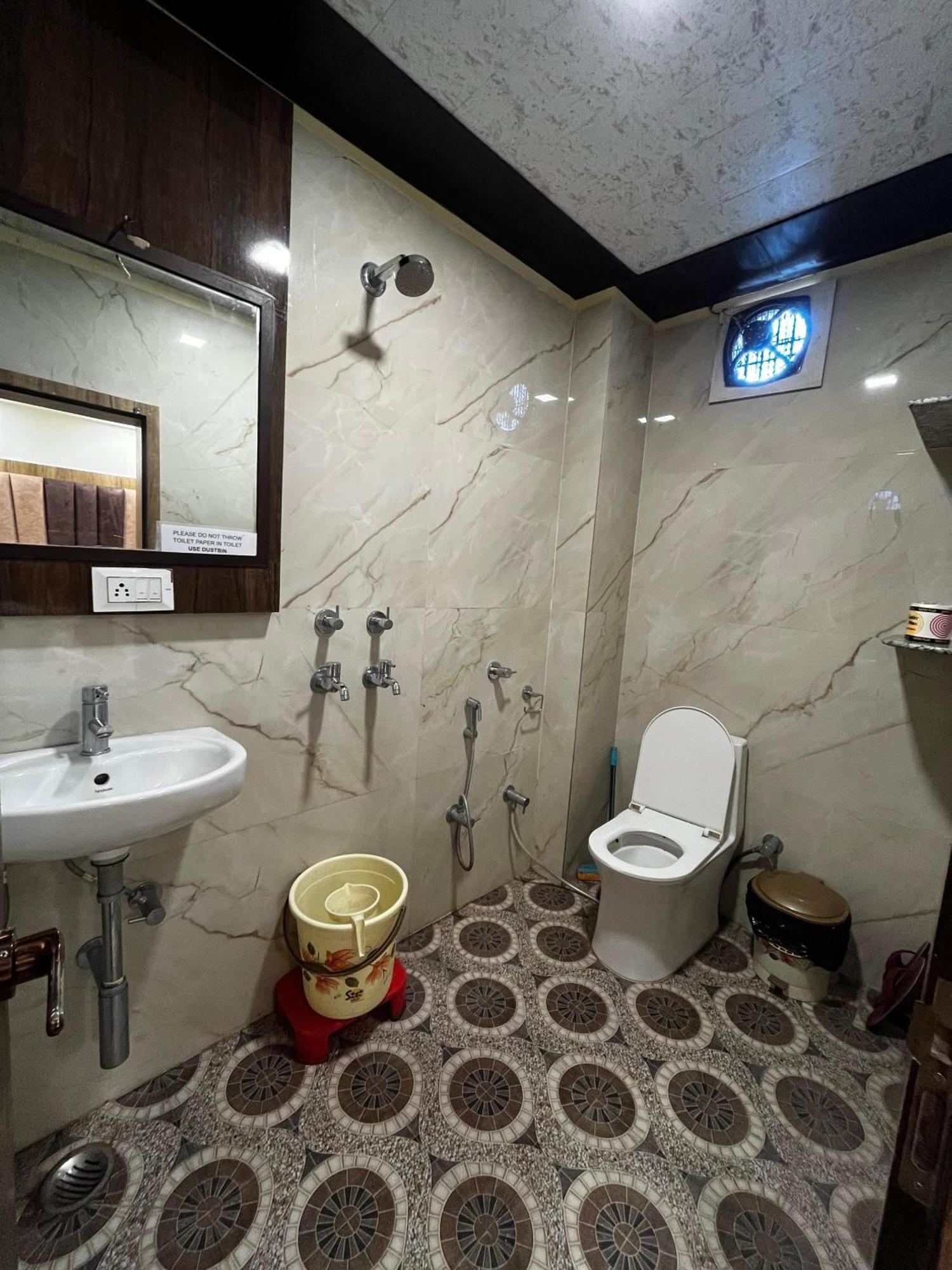 Ks Paying Guest House Váránaszi Kültér fotó