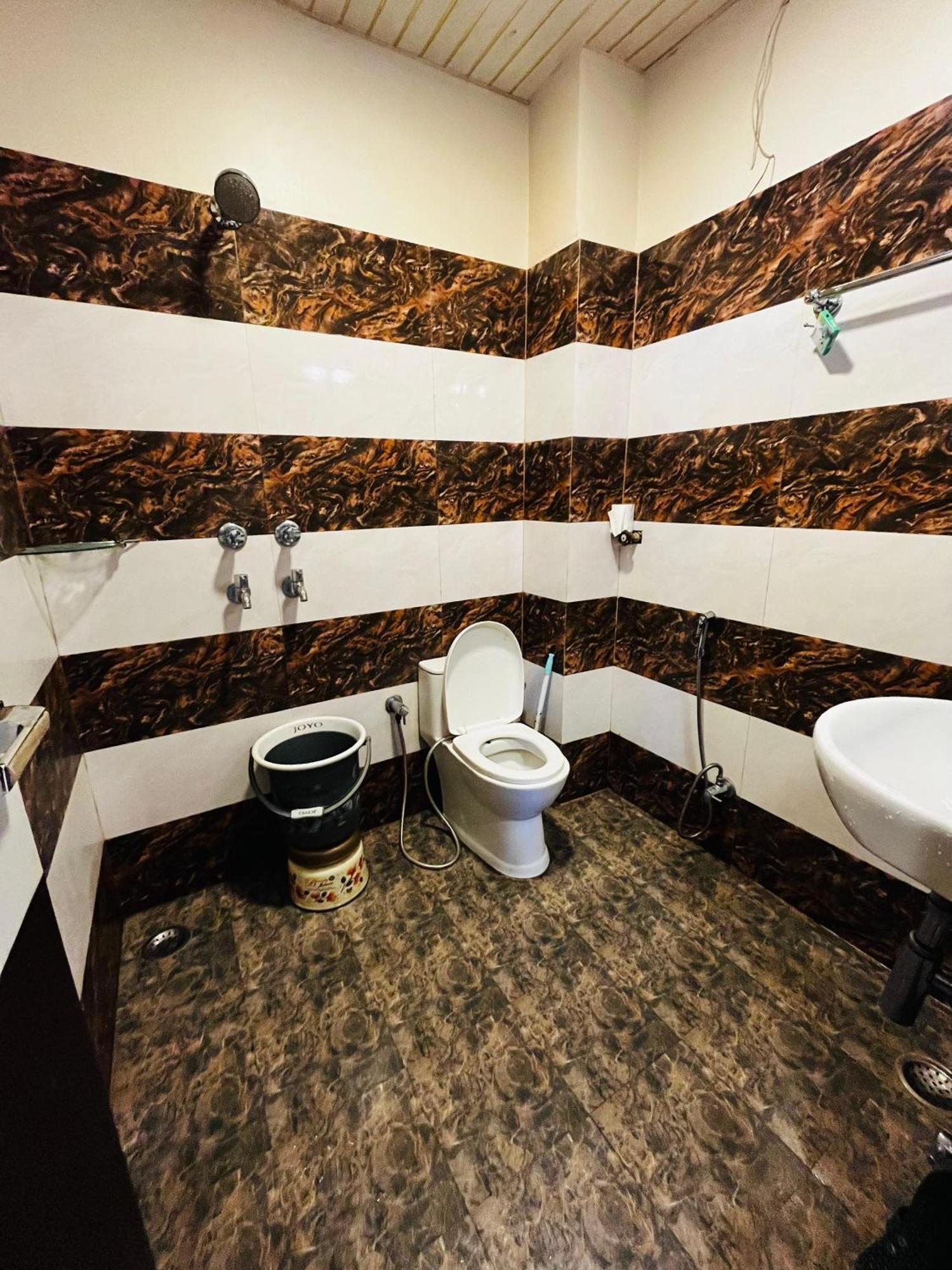 Ks Paying Guest House Váránaszi Kültér fotó