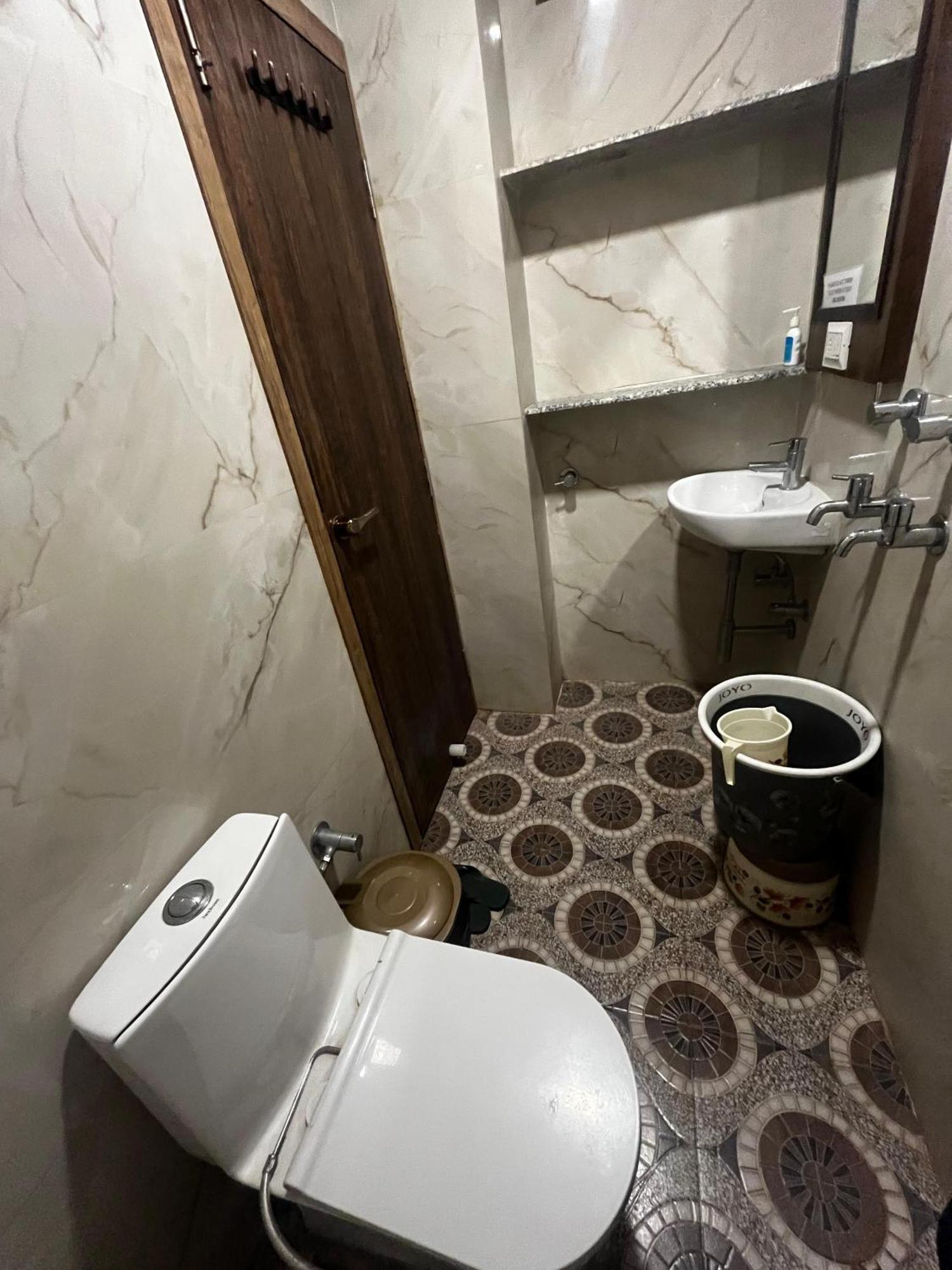Ks Paying Guest House Váránaszi Kültér fotó