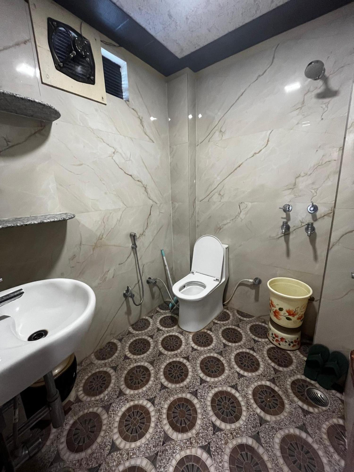 Ks Paying Guest House Váránaszi Kültér fotó